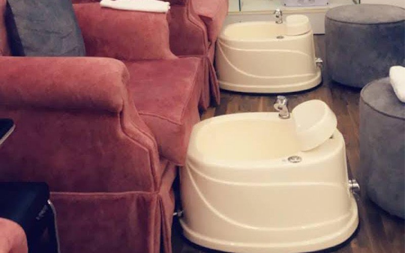 Pedicure for hands and feet for 69 riyals